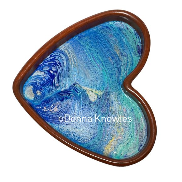 NWOT Functional Fluid Art Heart Wood Serving Tray - Picture 3 of 10